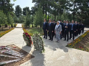 МАРОСИМИ ГУЛЧАНБАРГУЗОРӢ  БА ХОКИ ФАРЗАНДОНИ ФАРЗОНАИ МИЛЛАТ